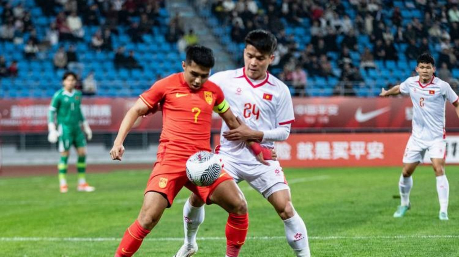 包含亚洲球队辛勤训练，迎接国际挑战，全力备战的词条