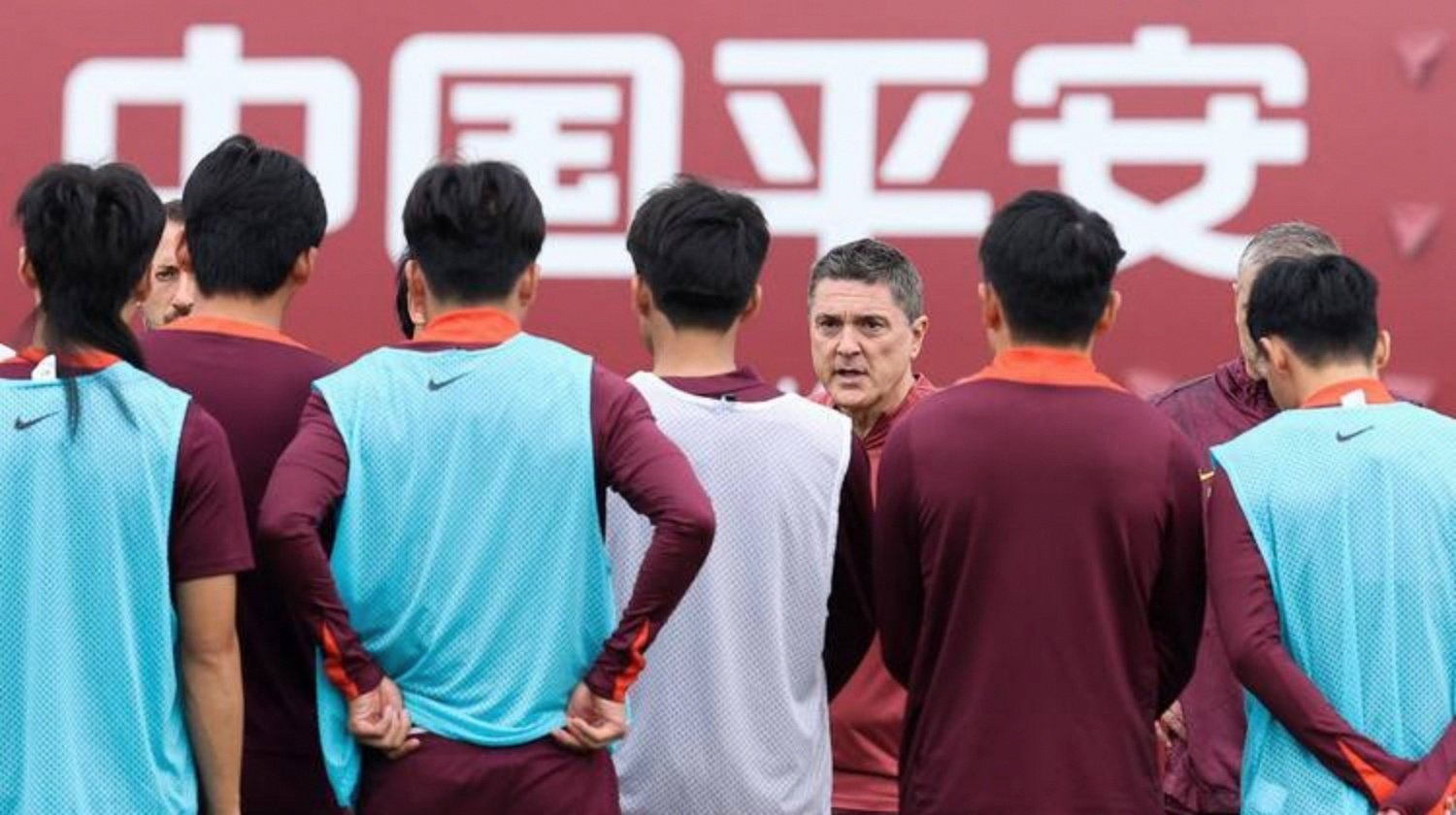 包含亚洲球队辛勤训练，迎接国际挑战，全力备战的词条