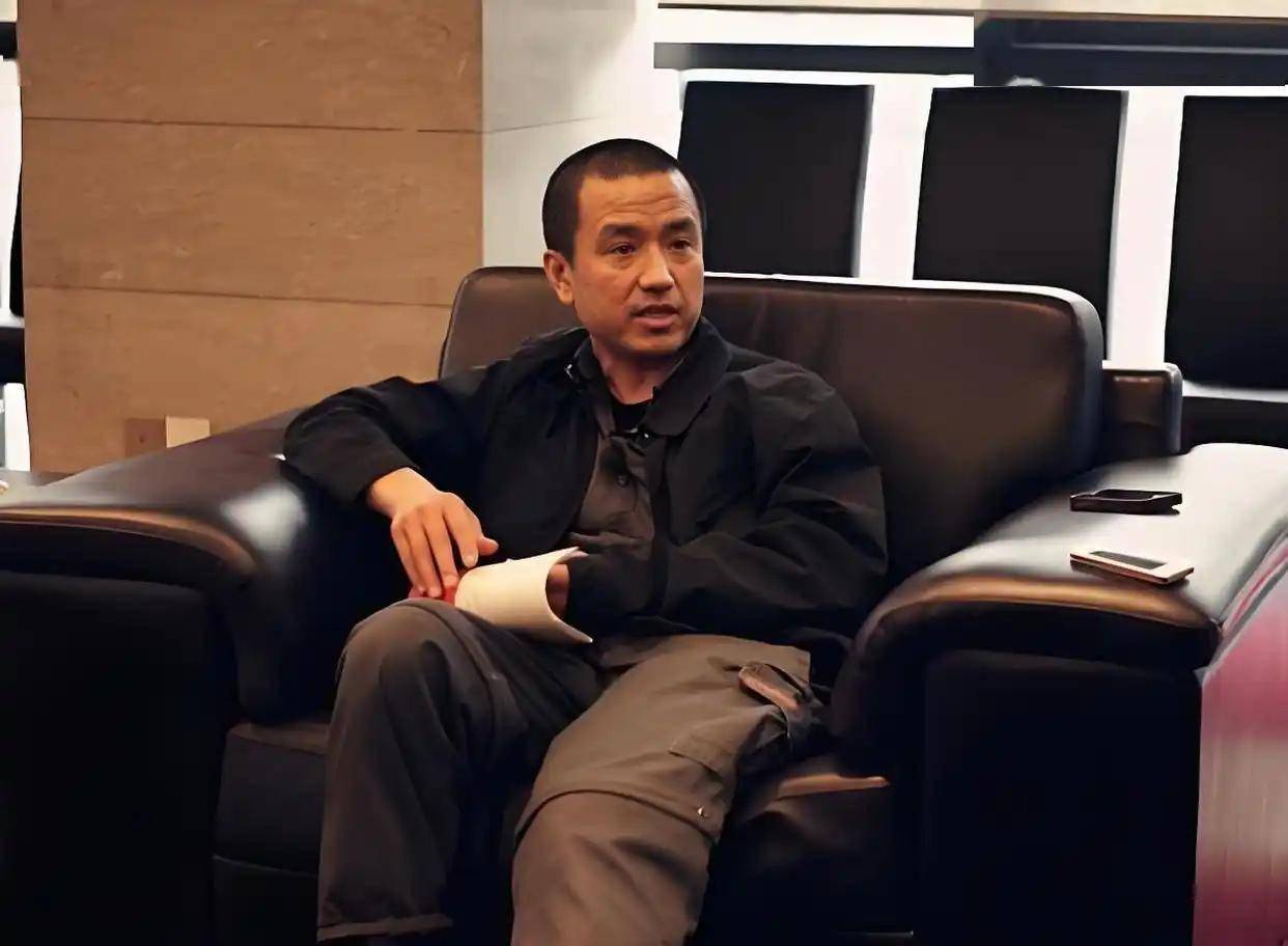 关于甘冈门将德劳福面临合同到期困境的信息